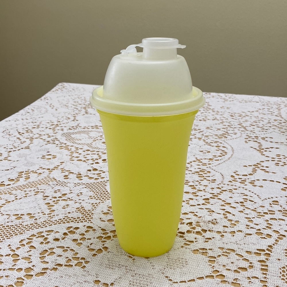 Vintage Tupperware Quick Shake 844-12